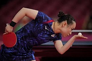 女子シングルス3回戦、サーブでボールを見つめる伊藤美誠（AP） ― スポニチ Sponichi Annex スポーツ