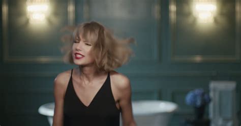 Taylor Swift Features In Another New Apple Music Commercial Singing
