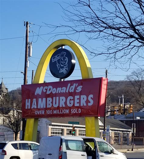 In light of local and national government regulations, opening hours and services are variable and subject to change. The McDonald's near me still has the single golden arch ...