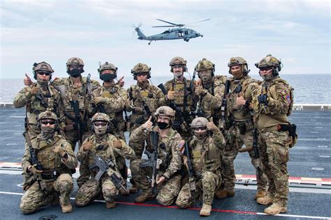 South Korean Udtseals And Us Navy Eod Technicians Pose For A Group