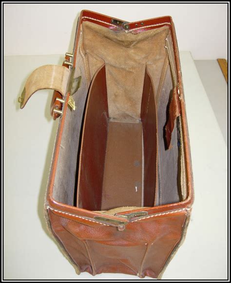 Z Sold ~ Vintage Leather Briefcase