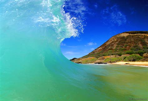 Tubing Wave In Hawaii Windows 10 Wallpapers