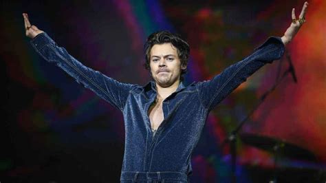 harry styles se confiesa sobre su sexualidad y su gusto por llevar ropa de mujer