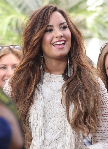 Demi Lovato Cute Long Wavy Hairstyle Hairstyles Weekly