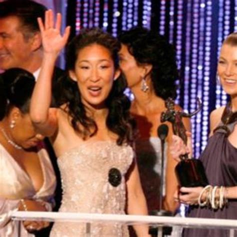 así fue cómo “grey s anatomy” afectó la salud de sandra oh e online latino mx