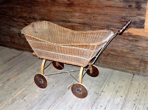images gratuites table bois antique chariot véhicule meubles panier en osier produit