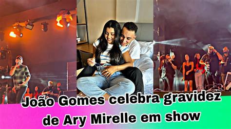João Gomes celebra gravidez de Ary Mirelle durante show Vou ser papai