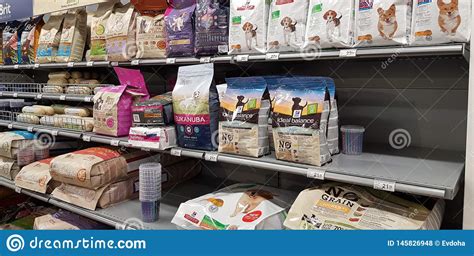 Visit the arlington heights, il pet supplies plus neighborhood pet store near you. Packed With Dog Food At The Pet Store Editorial Stock ...