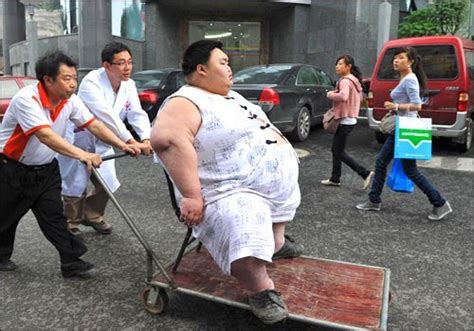 World Of Crisis Weighing 230 Kg China S Fattest Man Hospitalised