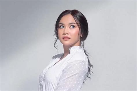 Intip Profil Mahalini Dari Karier Hingga Sosial Media Gadis Bali Yang Naik Daun Bershalawat