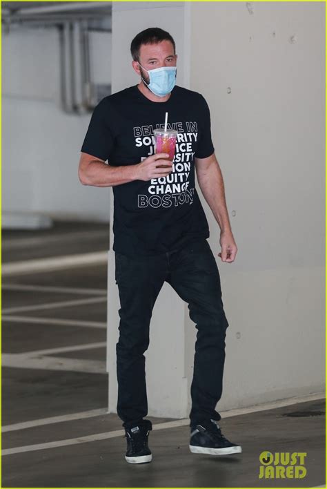 Ben Affleck Picks Up His Daily Dunkin In La Photo 4472453 Ben Affleck Pictures Just Jared