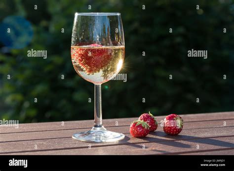 Glass Sparkling Wine Hi Res Stock Photography And Images Alamy