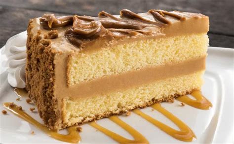 Apart from the major menu, olive garden offers a great selection of desserts of a great quality. Olive Garden's New Dessert Menu Item Is Mind Blowing! (Photos)