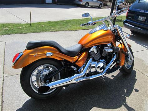 In this version sold from year 2007 , the dry weight is 246.0 kg (542.3 pounds) and it is equipped with a v2. Suzuki Boulevard C109R Photos, Informations, Articles ...
