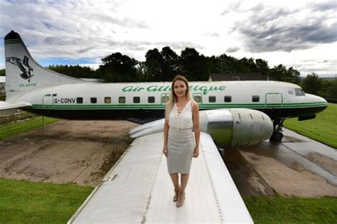 Makeup Artist Spends £30000 Turning A Vintage Plane Into A Hair Salon In Her Back Garden