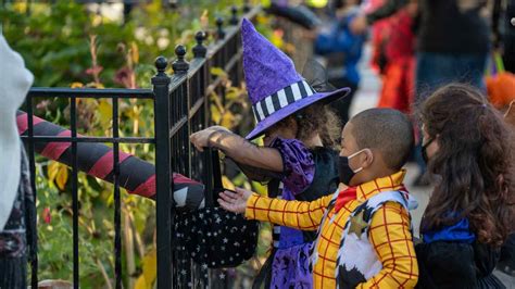 How To Trick Or Treat Safely Amid The Covid 19 Pandemic