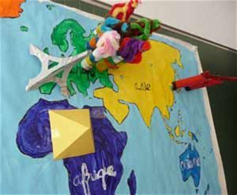 Salut, moi je pense que tu peux adapter beaucoup d'activités: les 5 continents école maternelle | Carte du monde, Activités continents, Géographie