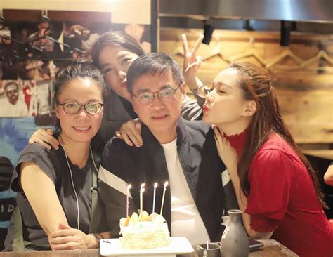Bringing you closer to the people and things you love. 曬兒時可愛照片 湯洛雯紫菜眉盡得老竇真傳 - 本地 - 明周娛樂