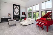 Inside the home of a queen: Aretha Franklin's mansion hits market for ...