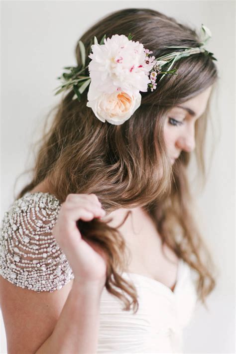 14 Bridal Hair Flowers With Wow Factor Bridal Hairstyles