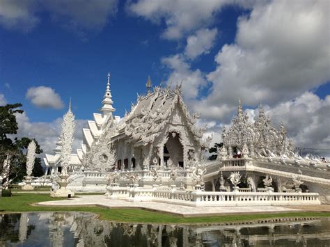White temple Chiang Mai - full view