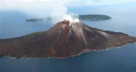 Erupsi Anak Gunung Krakatau Jarak Aman Radius 2 Kilometer Dari Kawah