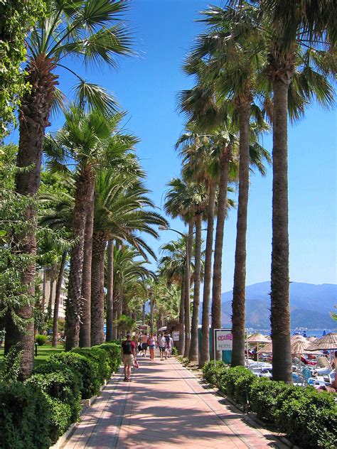 Marmaris is a port city and tourist resort on the mediterranean coast, located in muğla province, southwest turkey, along the shoreline of t. Marmaris Foto Türkei mit Fotogalerie - Marmaris