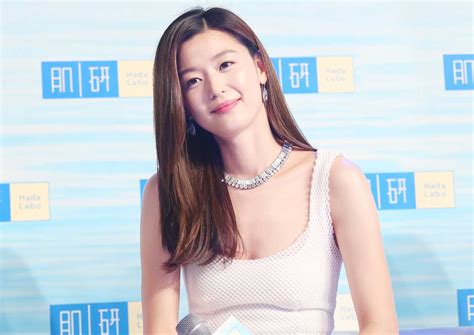 Collection of facts like height as well. Jun Ji-hyun's Wedding: Ring, Dress, Photos, and Videos ...