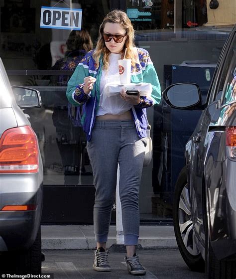 amanda bynes looks like her old self again with darker locks as she picks up pizza in la daily