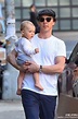 Benedict Cumberbatch with son Christopher in NYC. | Бенедикт камбербэтч ...