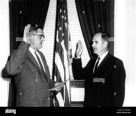 George Washington Swearing In Black And White Stock Photos And Images Alamy