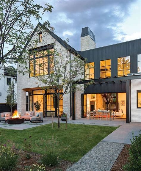 The black modern house ideas add a small twist to home designing that makes it more elegant and dramatic. Pin by Meaghan Kindregan on EXTERIOR + OUTDOOR | Modern ...