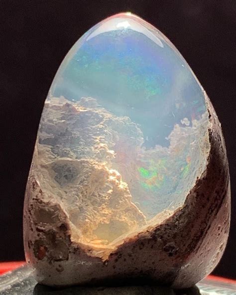 Opal With A Landscape Of Opal Mines Minerales Y Piedras Preciosas