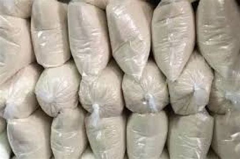 Gulare pasir putih 1 kg rp.8.000. Harga gula pasir di pasar Jayapura masih tinggi Rp18.000 ...