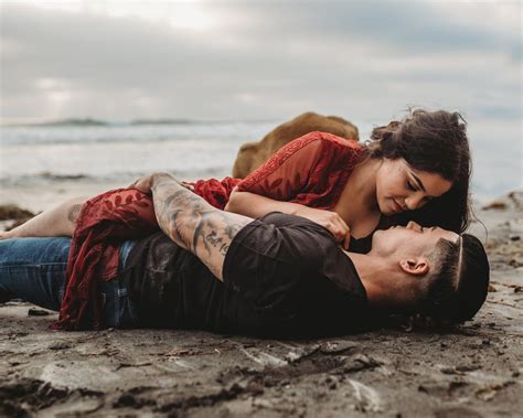 Couple Romance On Beach Love Pictures Wallpapers Hd : Wallpapers13.com