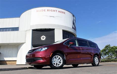 The amazing 2021 dodge caravan neugestaltung digital photography below, is other parts of 2021 dodge caravan konfigurationen piece of writing which is categorised within auto bewertung, 2021. 2021 Chrysler Grand Caravan Keeps Long-Standing Nameplate ...