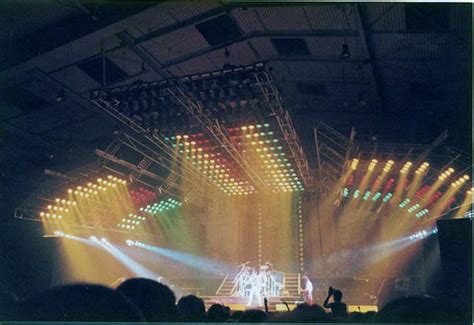 lighting rig  works  queenconcerts