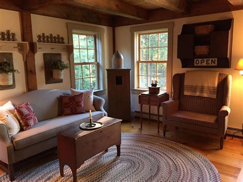 Don't paint your bedroom beige. #Countryprimitive | Primitive living room, Primitive decorating country, Farm house living room