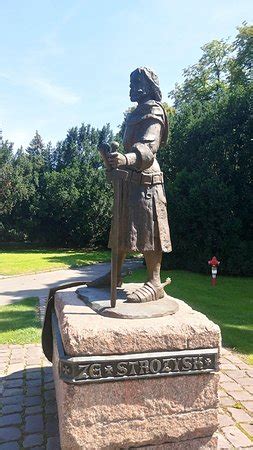 Suchen sie die besten bewertungen sehenswürdigkeit für ihren urlaub in rzeszów? Tadeusz Nalepa monument (Rzeszow) - Aktuelle 2020 - Lohnt ...