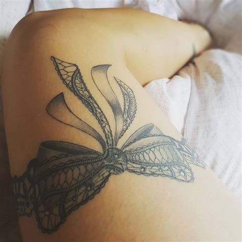 Garter belts were an essential feature in a woman's attire in the past. 70+ Charming Garter Tattoo Designs -Keep in Touch with ...