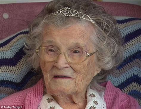 Australia S Oldest Woman Turns Daily Mail Online