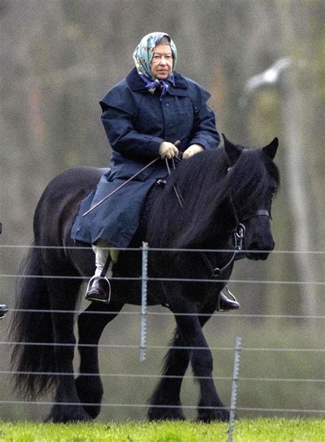 Królowa elżbieta ii ma naprawdę ciekawy życiorys, można by stwierdzić, że nawet fascynujący! 91-letnia królowa Elżbieta jeździ konno - Kobieta