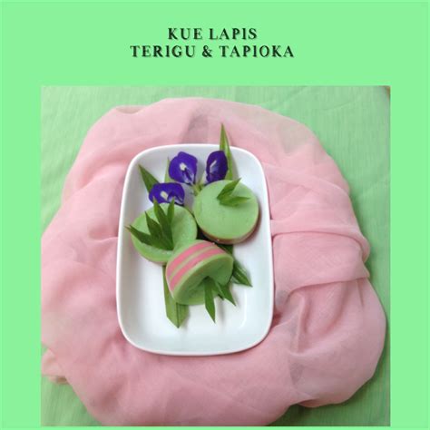 Kue lapis ini memiliki tekstur yang kenyal yang biasanya memiliki warna yang menarik dan berbeda yang disusun dengan berlapis. Resep Kue Lapis Terigu & Tapioka