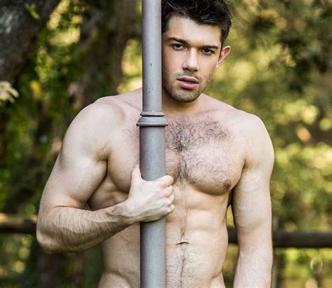 HUNK18 Hot Shirtless Male Model Ben Batemen