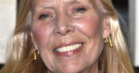 Joni Mitchell ‘not In A Coma And Expected To Make A Full Recovery Huffpost Uk Entertainment