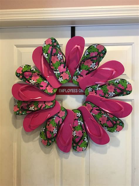 See more ideas about wreaths, diy wreath, christmas wreaths. Easy to do - this was 8 pairs of flip flops and a wire ...