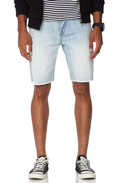 What To Wear With Light Blue Denim Shorts For Men
