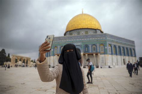 Palestinians Torn As Israel Pitches Jerusalem As Destination To Gulf