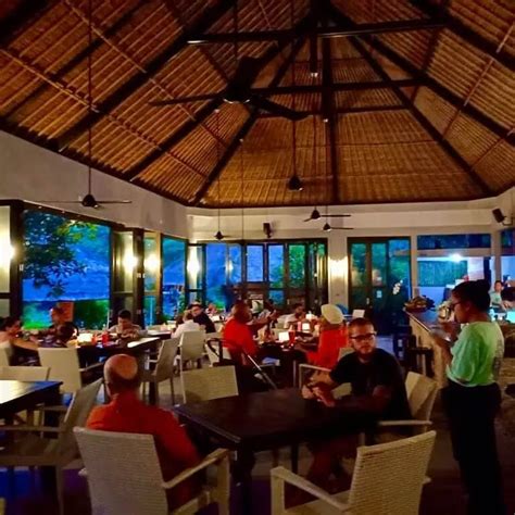 nusa dua restaurants surfing families ocean seafood