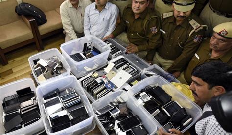 735 Stolen Mobile Phones Worth Rs 13 Crore Recovered In Delhi Eight Arrested Latest News